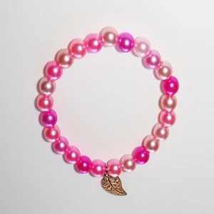 Pulsera de cuentas rosa con dije de hojas 6,5-7 pulgadas - Imagen 1 de 4
