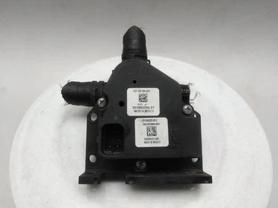 TESLA MODEL X Water Pump 2015-2023 106422500E - Image 1 of 4