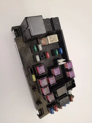 Subaru Impreza 2008 09 10 2011 caja de fusibles base compartimento motor 82243FG001   Foto 1 de 4