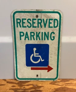 Oldtimer Behindertenreservierter Parkplatz Rentner Parkplatz Straße Straßenschild - Bild 1 von 8