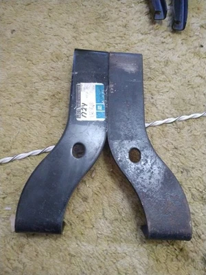 Par de soportes de parachoques delanteros exteriores C1 Corvette 58-62 GM 1958-1962 Foto 1 de 4