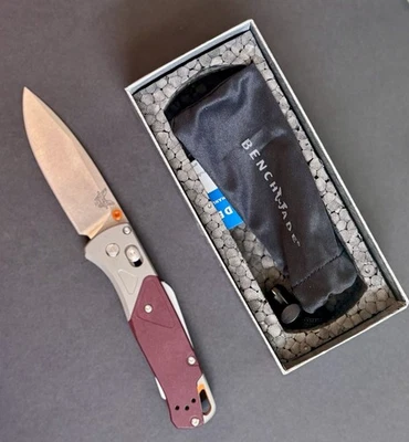 Benchmade Bugout 535-09 / CPM-S90V / Redstone Richlite - Aluminium Scales - Image 1 of 4