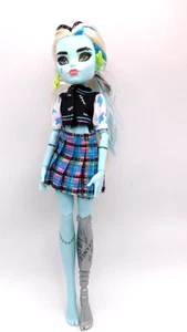 MATTEL 2022 FRANKIE STEIN MONSTER HIGH PUPPE STILVOLL GENÄHT - Bild 1 von 6
