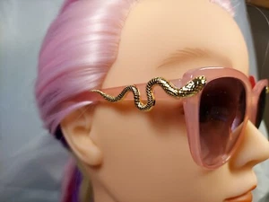 NWT Betsey Johnson "Marleigh" ๐ SNAKE ๐ Pink & Gold Cat Eye Sunglasses - Picture 1 of 9