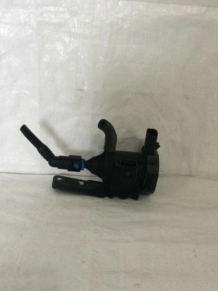 Dodge Grand Caravan 2012 válvula de purga de bote de vapor 4891741AA fabricante original  Foto 1 de 4