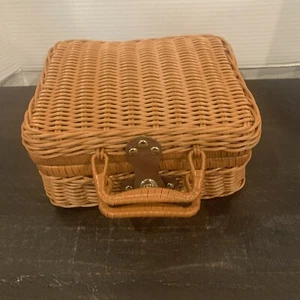 Wicker Picnic Basket - Case - Tote with Leather Strap Twist Latch Vintage - Picture 1 of 14