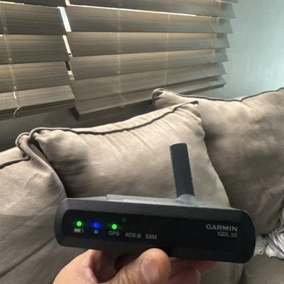 佳明 GDL 52 便携式 SiriusXM/ADS-B 接收器 010-01561-20 — 第 1/4 张图片