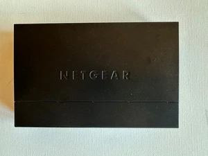 NETGEAR GS305P 5-PORT POE GIGABIT ETHERNET SWITCH WITH 4 PORT POE  INCLUDES P/S - Picture 1 of 8