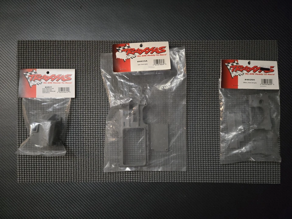 Traxxas Nitro 4Tec 3.3 Chasis Superior Rígidores Chasis Receptor Cubierta Caja Nuevo de Lote Antiguo Foto 1 de 4