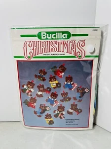 Bucilla Needlecraft 61090 Weihnachtsbären Ornamente 14er Set New Oldstock Teddy - Bild 1 von 2