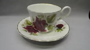 Allyn Nelson Collection Fine Bone China rote Rosen Teetasse & Untertasse England - Bild 1 von 9