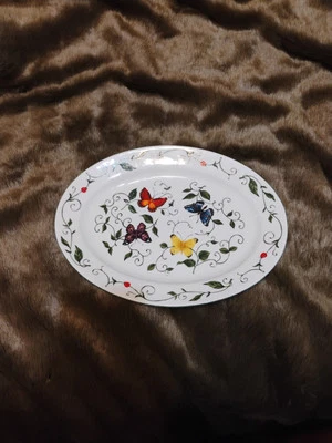 platters and plates - Image 1 of 4