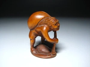 Tsuge Netsuke "Oni Demon" Buchsbaum Schnitzerei japanische Folklore Figur Symbol des Pro - Bild 1 von 8