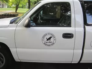 Juego de 2 calcomanías de unidad Zombie Brote Response Team K-9 ventana puerta coche 75043 - Imagen 1 de 4