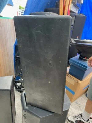 *Pair* EAW VR62 - 250W - COMMERCIAL COMPACT TWO-WAY SPEAKER  - Image 1 of 3