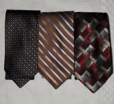 Lot of  3  Claiborne Ties (Striped/Geometric) Foto 1 de 2
