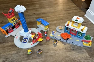 Fisher-Price Little People Spinnin' Sounds Airport + More Accessories - Picture 1 of 10