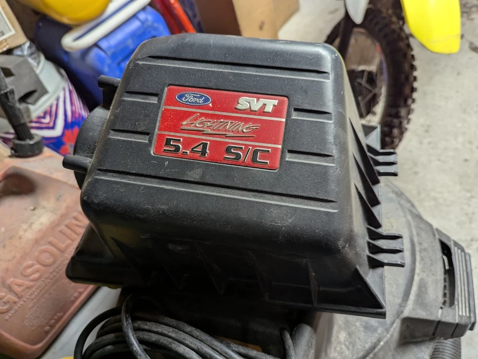 1999-2000 Ford Lightning caixa de ar de admissão (superior) 5.4L SVT supercharger fabricante de equipamento original F150  - Imagem 1 de 1