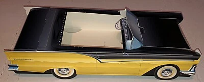 2 Kid Stuff 1957 modelo de papel Ford Fairlanes negro y amarillo ~DECORACIONES DE FIESTA ~ Foto 1 de 2
