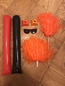 Ruido de fiesta | 2 globos, 2 campanas de vaca, 2 varitas de hadas de cinta y gafas de sol - Imagen 1 de 1