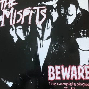 MISFITS - Beware The Complete Singles '77/'82 LP (Red Vinyl) NEUWERTIG - Bild 1 von 5