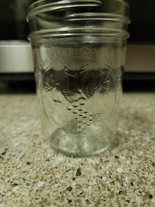 Tarros de albañil de vidrio vintage BALL de media pinta de 8 oz vasos 1 taza diseño de fruta - Imagen 1 de 8