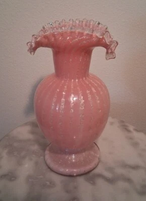 Jarrón victoriano antiguo arte vidrio rosa duberry ópalo forrado plata mica rayas Foto 1 de 2