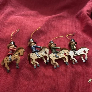 4- Vintage Spielzeug Soldat Garde auf Pferd, handbemalt Holz hängende Ornament - Bild 1 von 10