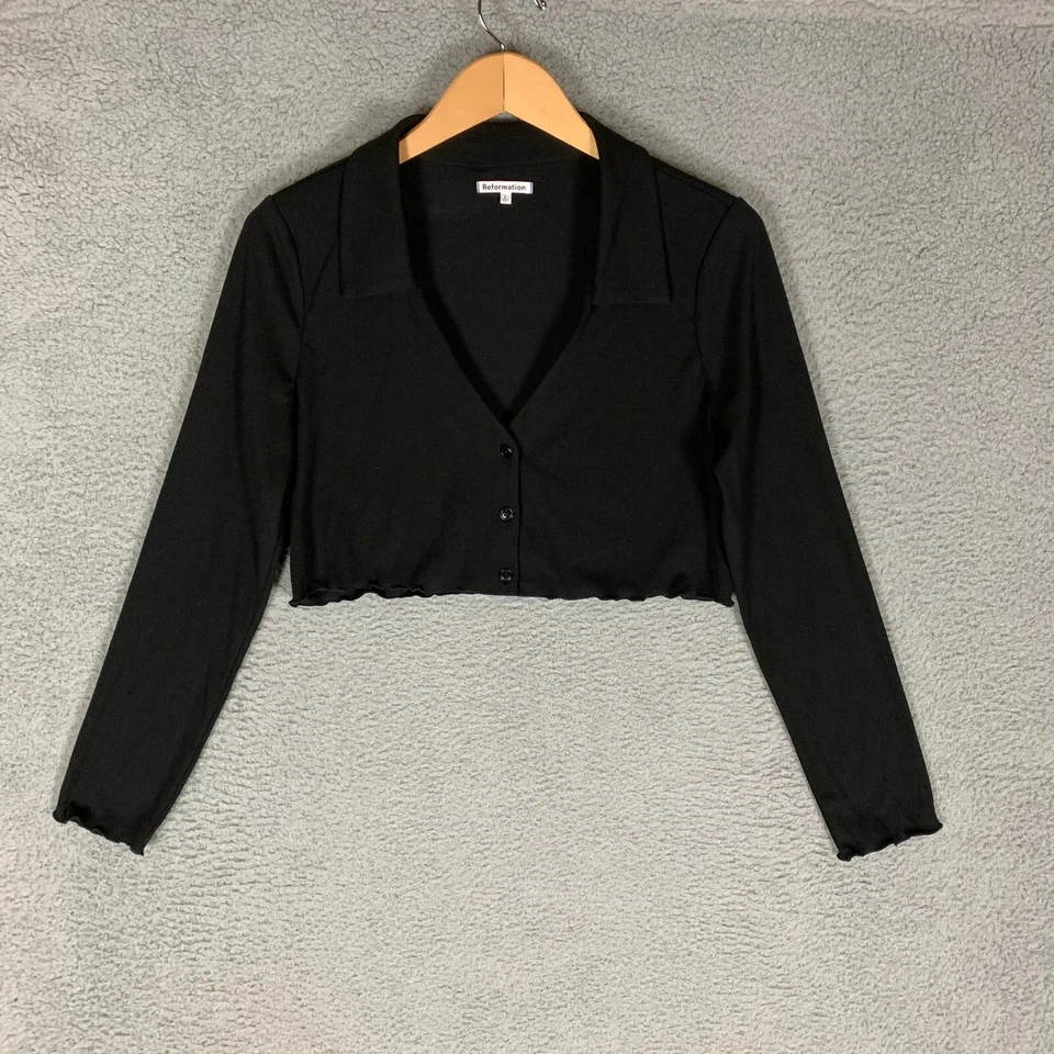 Top corto Reformation para mujer grande negro cuello botón delantero elástico acanalado Foto 1 de 4