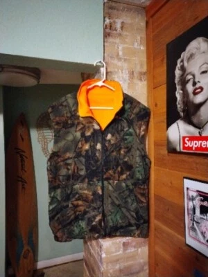 Fleece Reversible Camouflage Full Zip Warm Hunting Vest Large - Image 1 of 4