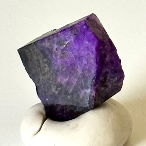 PIEDRA PRECIOSA SUGILITA CRISTAL VIBRANTE GRADO A SUDAFRICA - Imagen 1 de 5