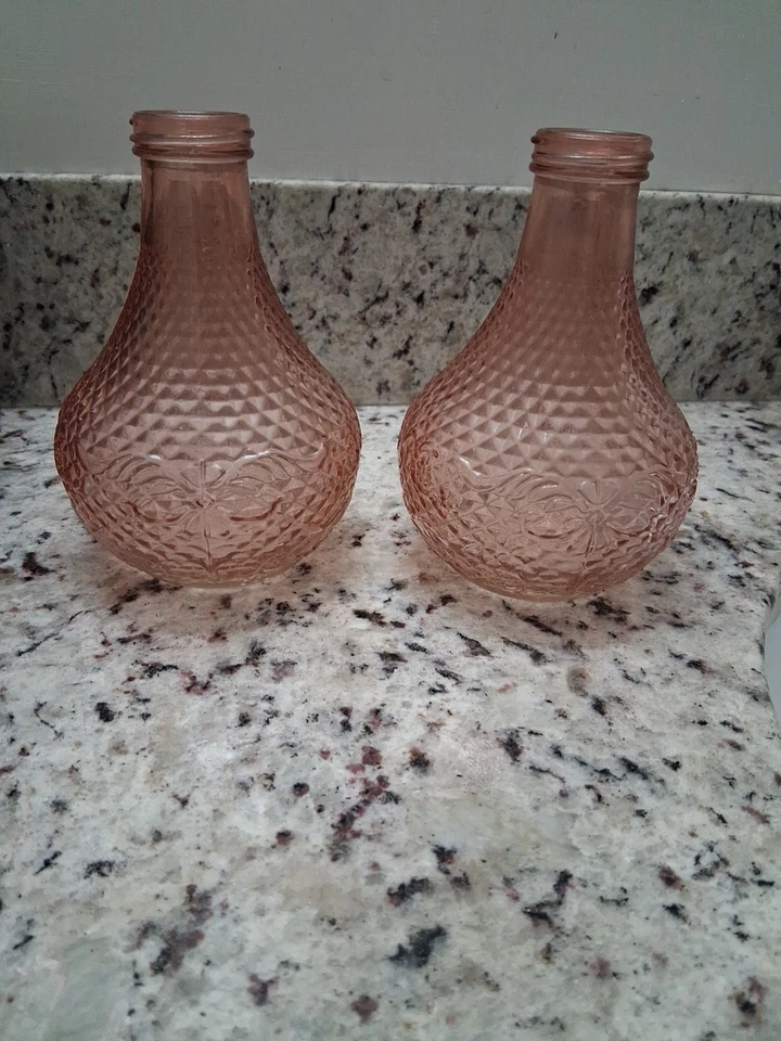 Jarrón pequeño de vidrio rosa de 6"  Foto 1 de 1