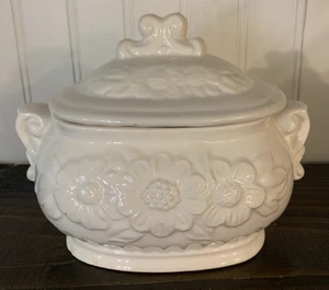 Soup Tureen White Glossy With Flowers *Missing The Spoon* - Picture 1 of 10