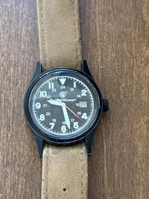 Smith & Wesson Hombre Esfera Negra Fecha 38mm Lona Cuarzo Reloj Analógico 7 3/4" Foto 1 de 4