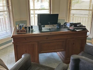 Desk, Solid Wood, Executive Style, 7 Drawers of different sizes. - Picture 1 of 7