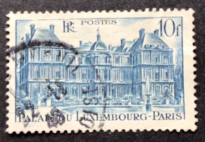 FRANCE STAMP SG978 PALAIS DU LUXEMBOURG 1946 - Picture 1 of 3