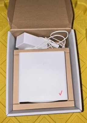 Verizon 5G Internet Gateway - Router WiFi Hotspot  - White - Image 1 of 4