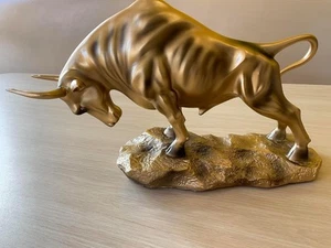 Estatua de toro dorado de resina de 8,3 pulgadas de alto, estatua de toro de Wall Street, símbolo de buena suerte - Imagen 1 de 5