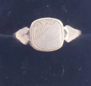 Anello inglese vintage WJP marcato oro 9 carati 375 - Foto 1 di 10