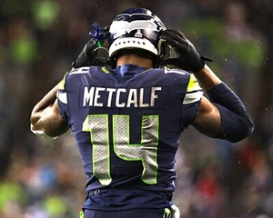 DK Metcalf Helmet Adjustment Seattle Seahawks 8x10 NFL Football Photo - Picture 1 of 1