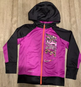 Mädchen•Nike•Therma Fit•Medium•FZ GFX•584 Vivid Purple•Hoodie•Style 695252 - Bild 1 von 11
