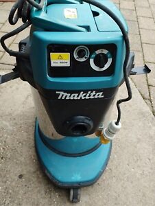 Makita VC3210L Wet/Dry Dust Extractor - Powerful and Versatile Cleaning Solution