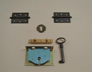 Truhenbeschlag Set, für kleine Truhen, Oberfläche Messing-Antik - Bild 1 von 4