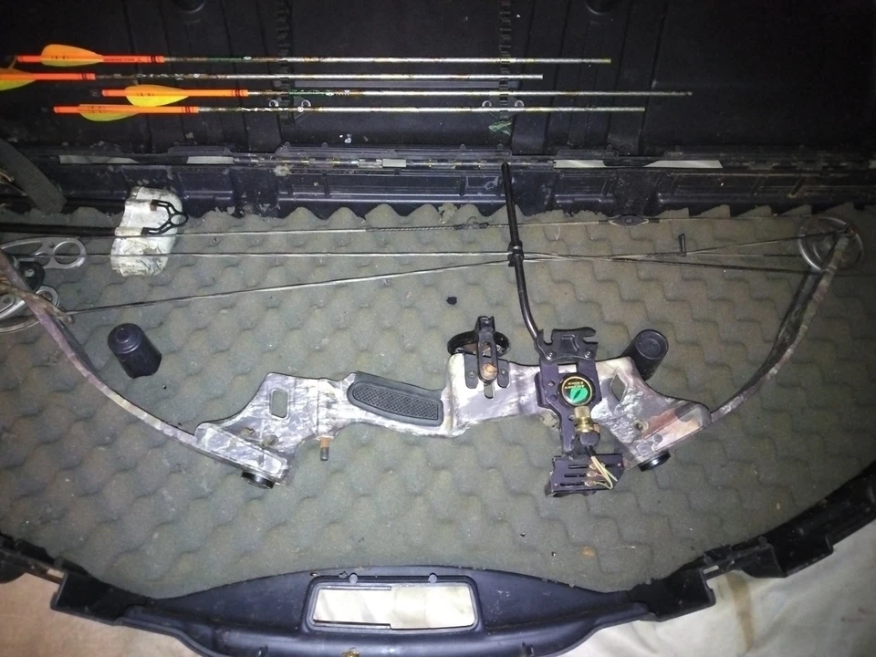 Vintage MARTIN Jaguar Camo RH Compound Bow Used Condition - Image 1 of 1