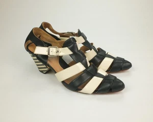 Sandalias de tacón John Fluevog para mujer talla 10,5 'OBJECTIVE' blanco y negro pescador - Imagen 1 de 13