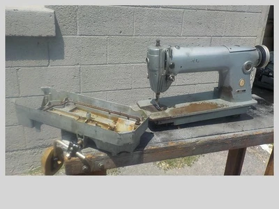 Vintage Industrial Sewing Machine Singer 281 single needle - Image 1 of 4