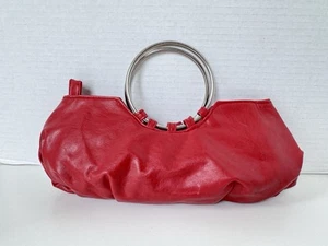 Y2K 90er Stil rot Kunstleder Clutch silber Schlaufe Griffe kleine Tasche Handtasche - Bild 1 von 13
