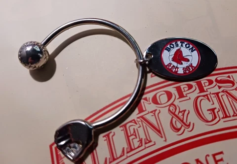 2005 Aminco MLB Ball & Glove Key Ring in felt bag Boston Red Sox - Not used Cover