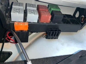 1996 97 98 99 2000 2001 2002 2003 2004 PORSCHE BOXSTER REAR FUSE BOX ENGINE BAY - Picture 1 of 1