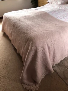 Quilted dusky rose pink bedspread throw. Dunelm. SuperKing size - Picture 1 of 5